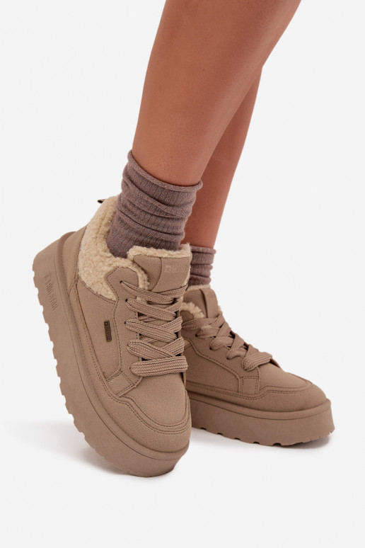  modeļa apavi  ar platformu ar kažokādu Typu Baranek Big Star SS274105 smilšu krāsas