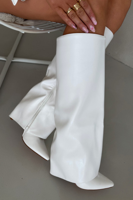 siltināti garie zābaki ar papēdiINyIniniętą CholeInką baltas krāsas Tamonia