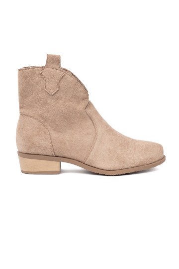 smilšu krāsas zābaki