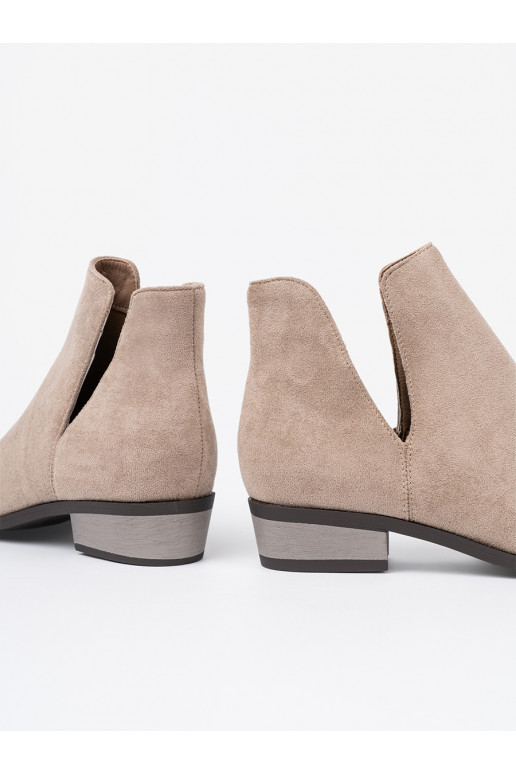 smilšu krāsas zābaki z wycięciami