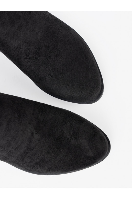 Melns zābaki z wycięciami