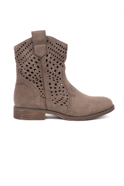 smilšu krāsas zābaki  kowbojskim stylu