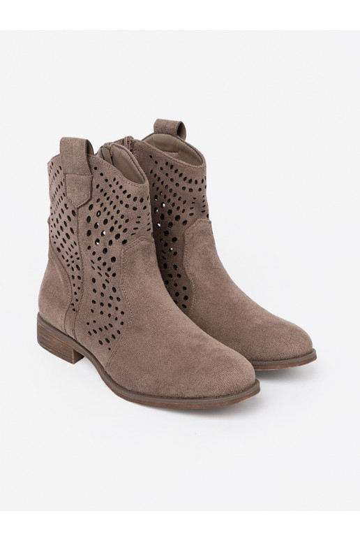 smilšu krāsas zābaki  kowbojskim stylu