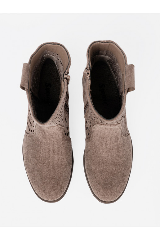 smilšu krāsas zābaki  kowbojskim stylu