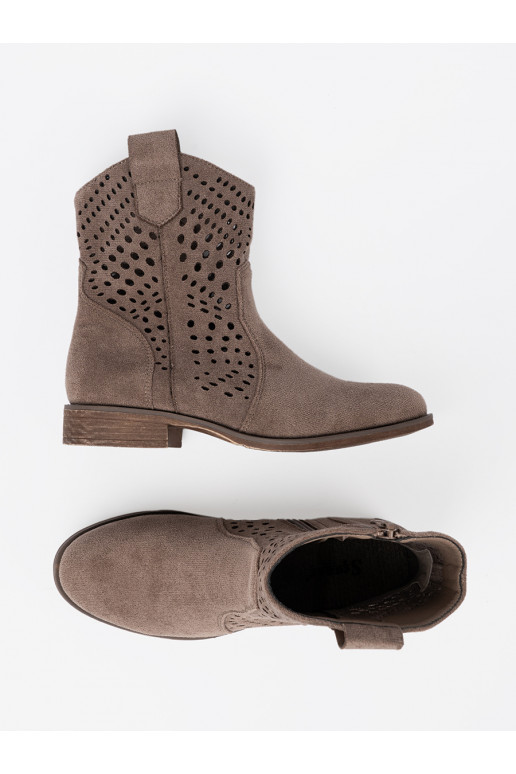 smilšu krāsas zābaki  kowbojskim stylu