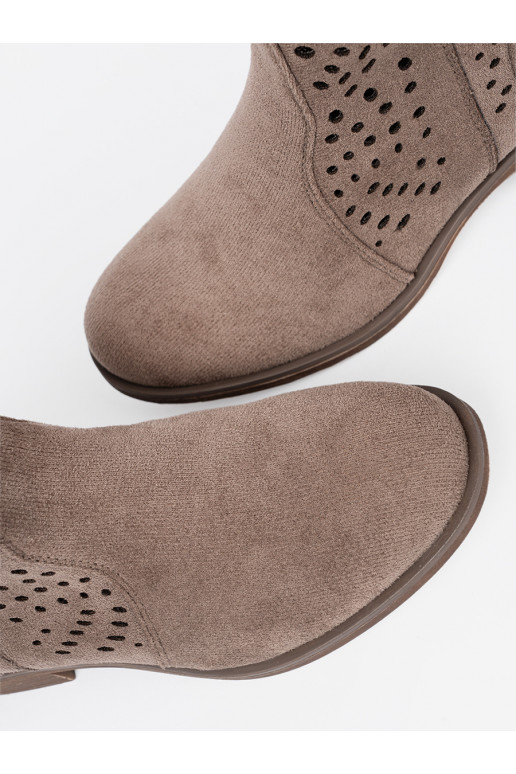 smilšu krāsas zābaki  kowbojskim stylu