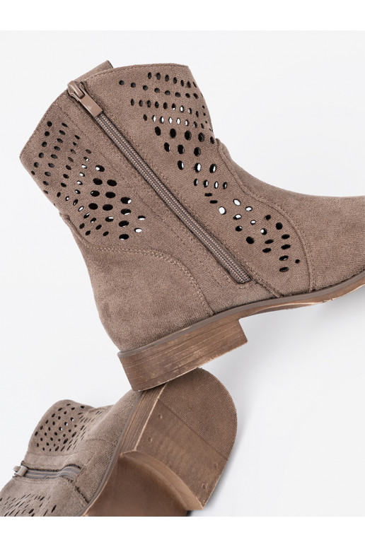 smilšu krāsas zābaki  kowbojskim stylu