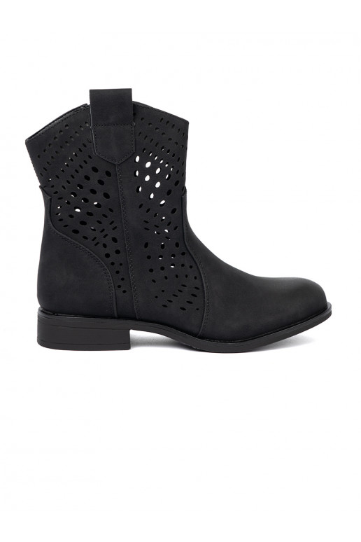  Melnas krāsas zābaki