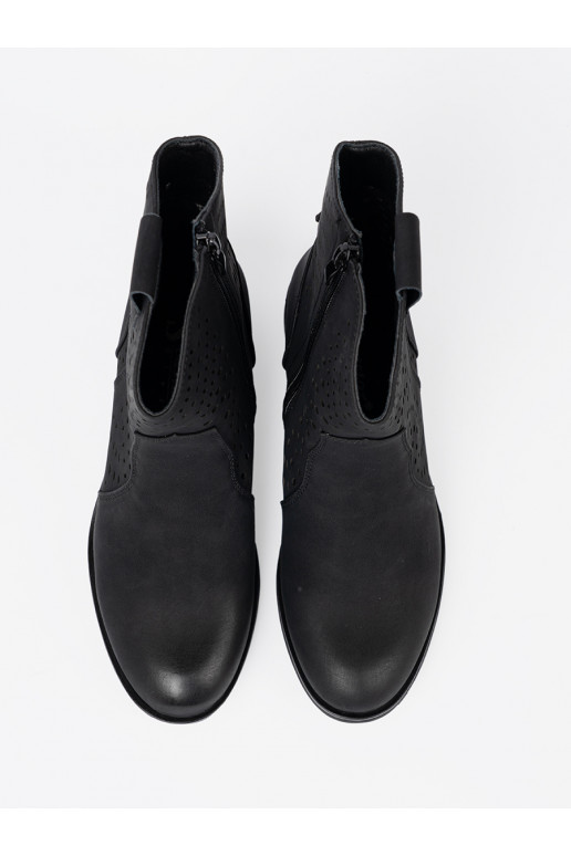  Melnas krāsas zābaki