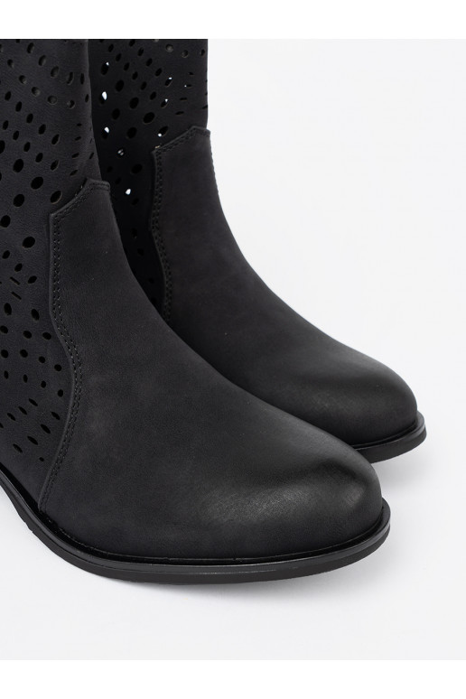  Melnas krāsas zābaki