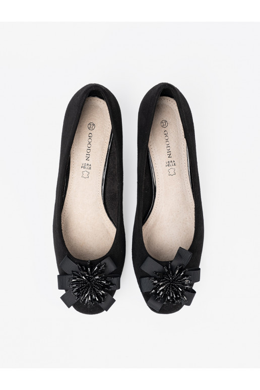 Melns puszābaki z ozdobnym kwiatem