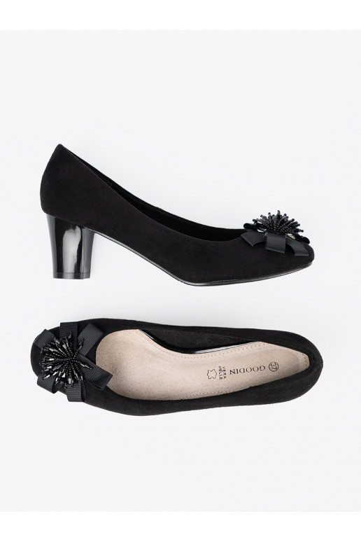 Melns puszābaki z ozdobnym kwiatem