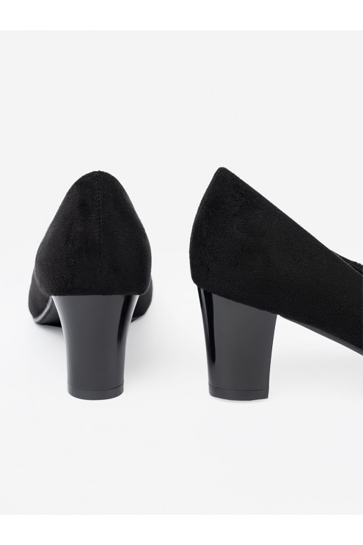 Melns puszābaki z ozdobnym kwiatem