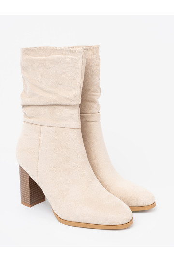 Ziloņkaula krāsas zābaki  i obcasem 2