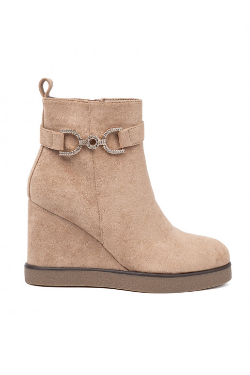 smilšu krāsas zābaki  