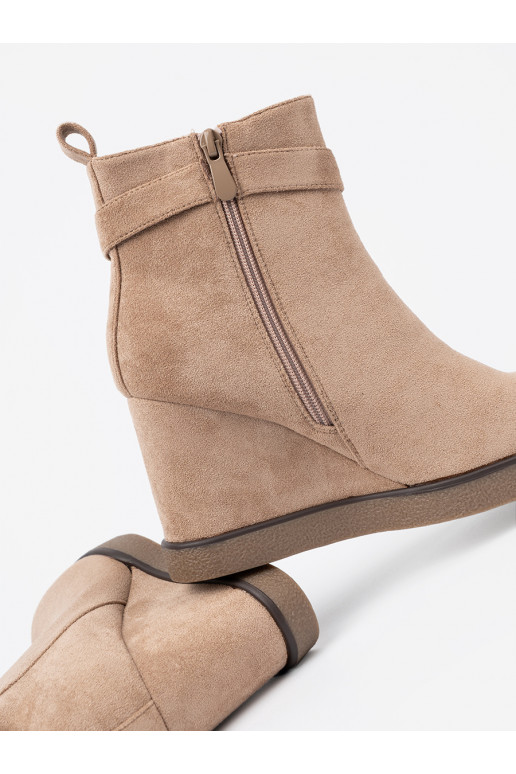 smilšu krāsas zābaki  