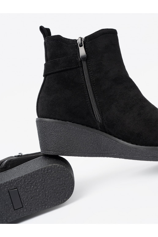 zamšādas zābaki Melnas krāsas z elastyczną wstawką zamšādas zābaki Melnas krāsas z elastyczną wstawką