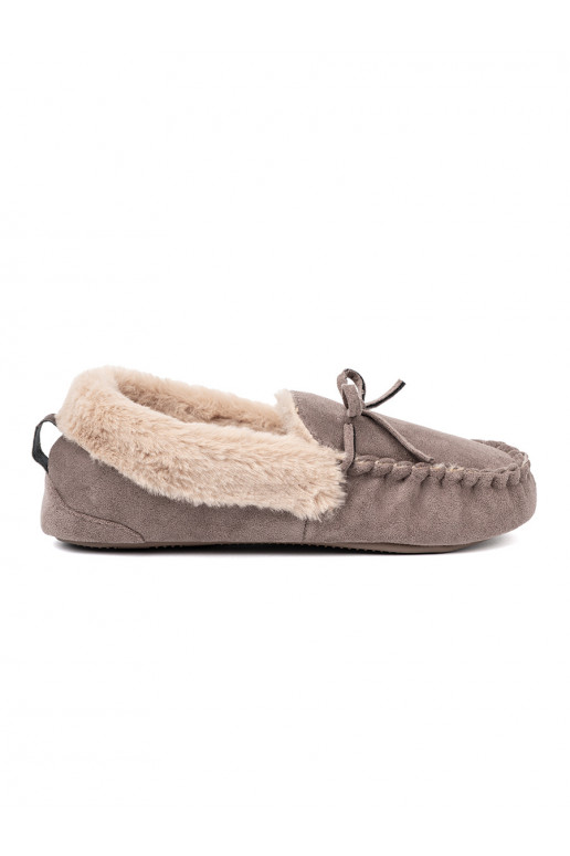 smilšu krāsas kapcie  i puszystym wnętrzem typu mokasīni