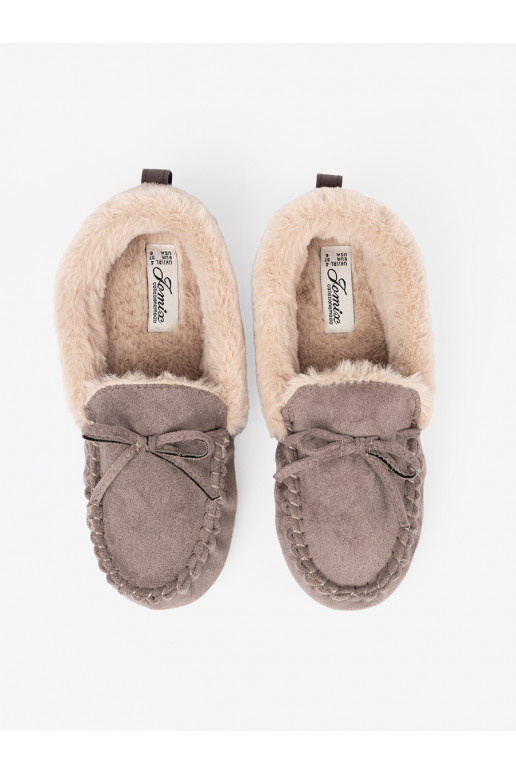 smilšu krāsas kapcie  i puszystym wnętrzem typu mokasīni