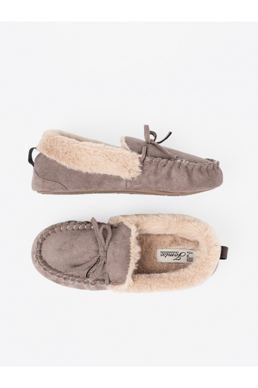 smilšu krāsas kapcie  i puszystym wnętrzem typu mokasīni