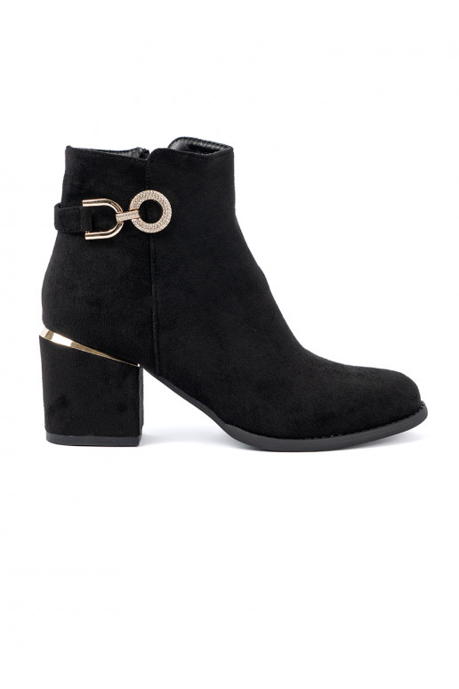Melns sieviešu zābaki z elegancką sprzączką