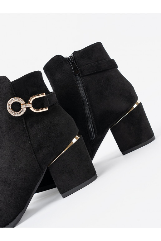 Melns sieviešu zābaki z elegancką sprzączką
