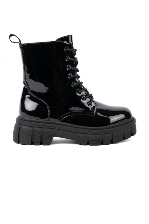 Melns  zābaki na masywnej podeszwie Melns  zābaki na masywnej podeszwie