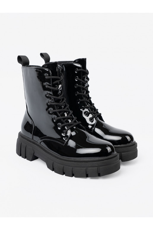 Melns  zābaki na masywnej podeszwie Melns  zābaki na masywnej podeszwie