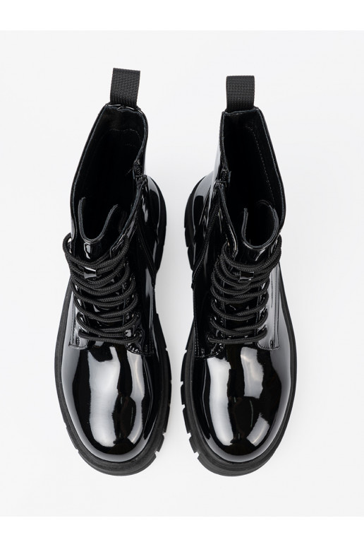 Melns  zābaki na masywnej podeszwie Melns  zābaki na masywnej podeszwie