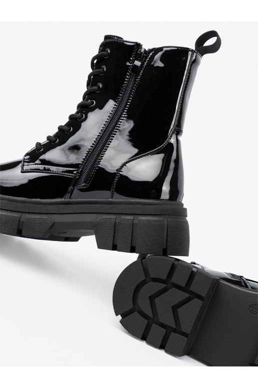 Melns  zābaki na masywnej podeszwie Melns  zābaki na masywnej podeszwie