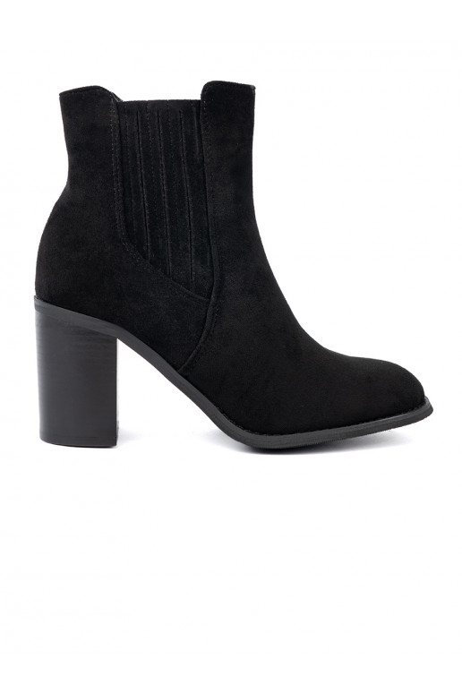 zamšādas  Melnas krāsas