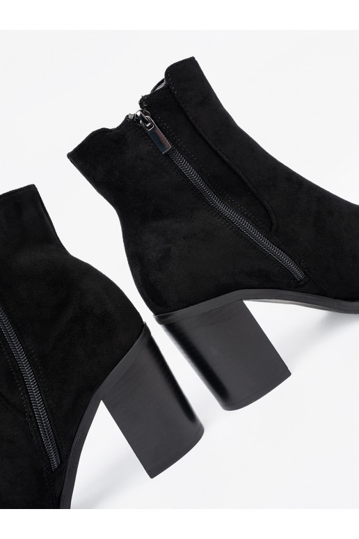 zamšādas  Melnas krāsas