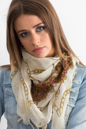 Gaiši bēša šalle ar rakstiem