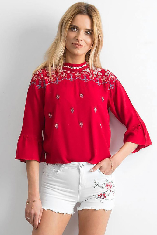 Balti šorti ar ziedu motīvu