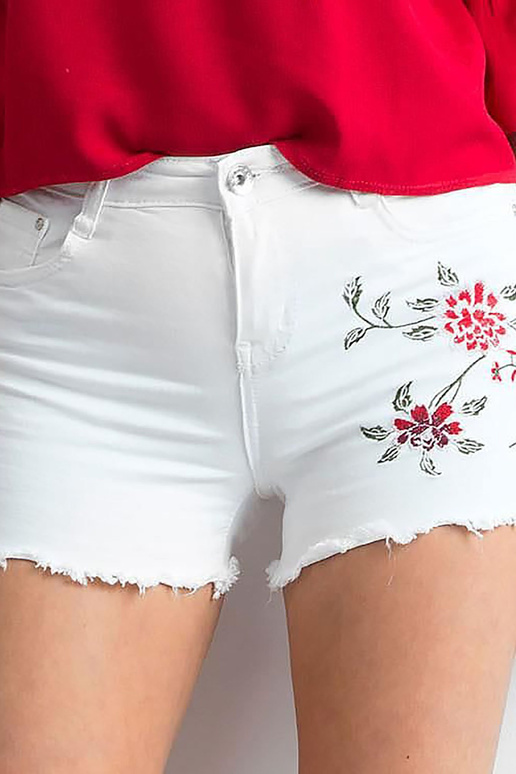 Balti šorti ar ziedu motīvu