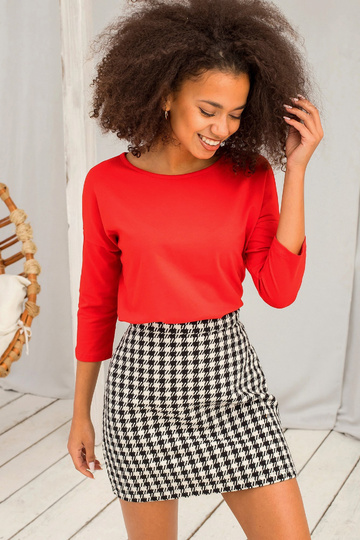 Aprīļa sarkanā blūze