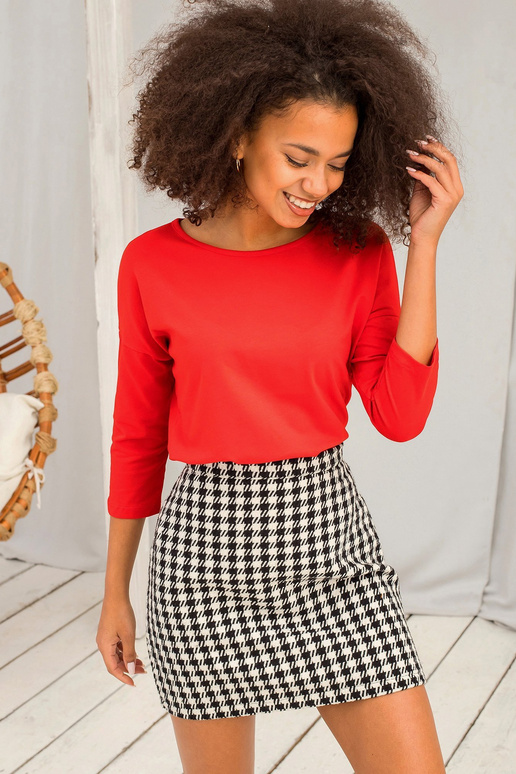 Aprīļa sarkanā blūze