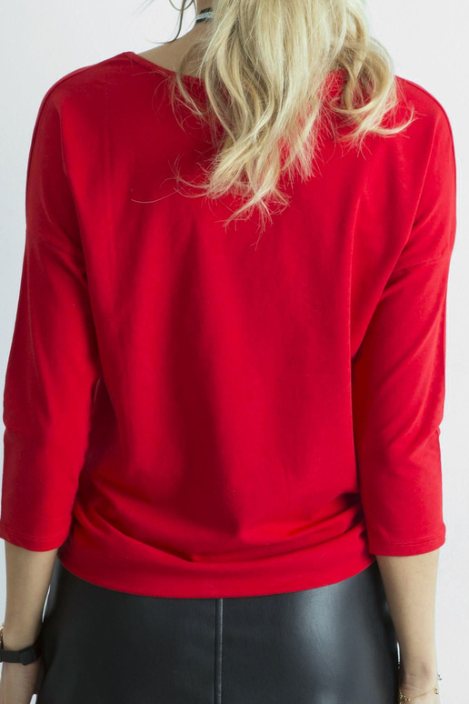 Aprīļa sarkanā blūze