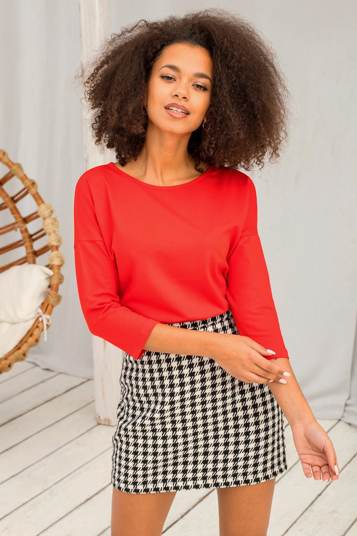 Aprīļa sarkanā blūze