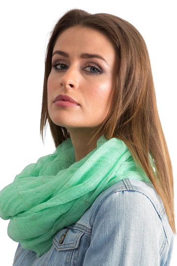 Gaiši zaļa šalle ar...