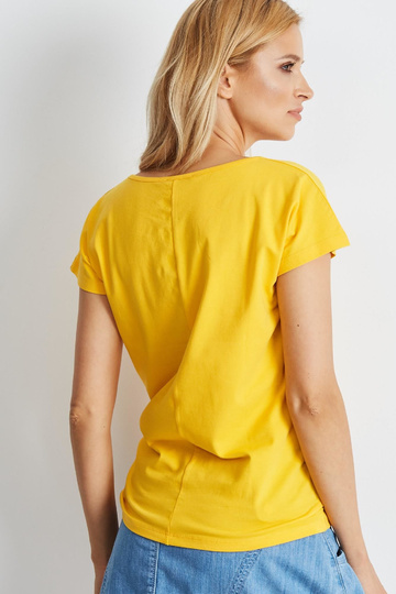 Dzeltens T-kreklu aplis