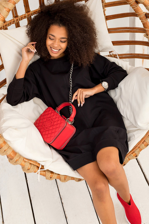 Melna kleita Kristīne