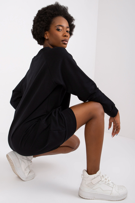 Melna kleita Kristīne