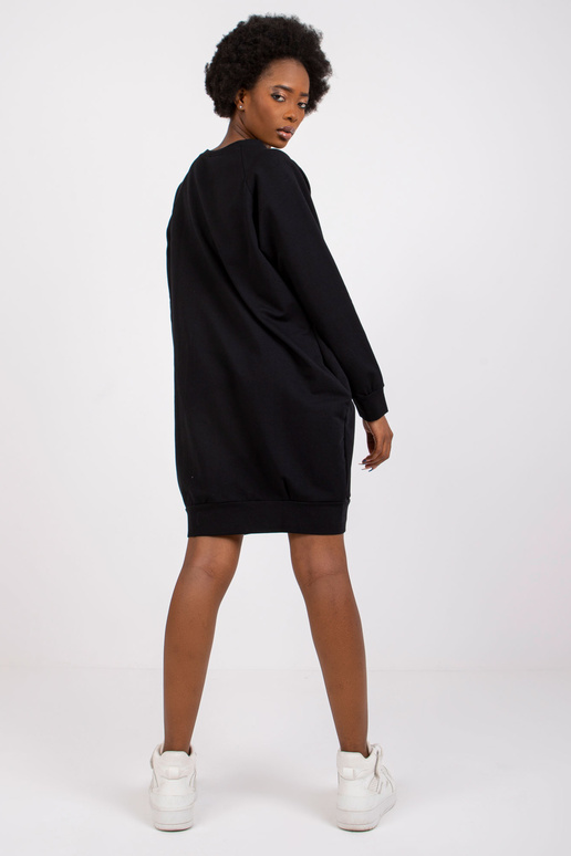 Melna kleita Kristīne