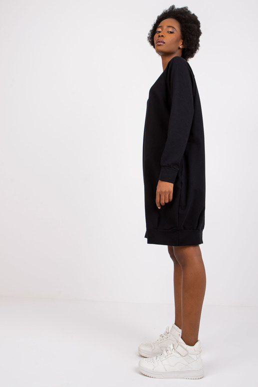 Melna kleita Kristīne