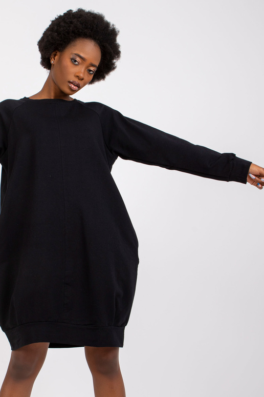 Melna kleita Kristīne