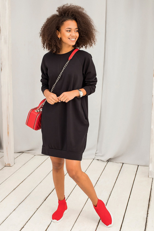 Melna kleita Kristīne