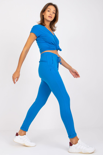 Zilas bikses Pieejamas