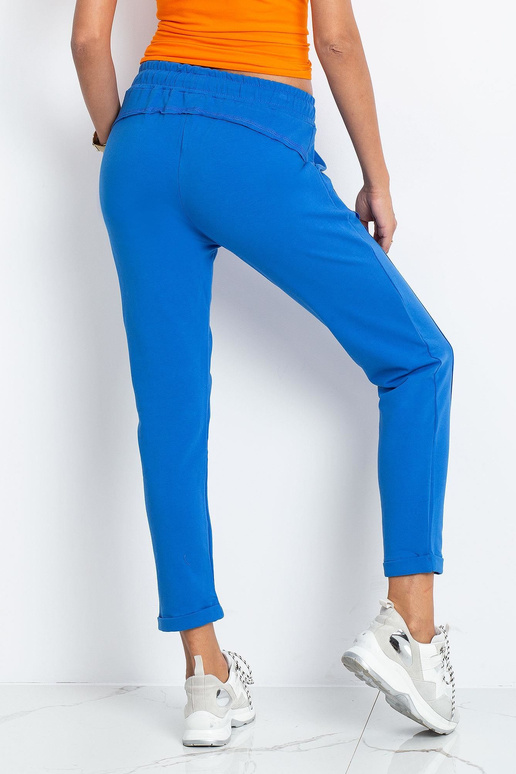 Zilas bikses Pieejamas