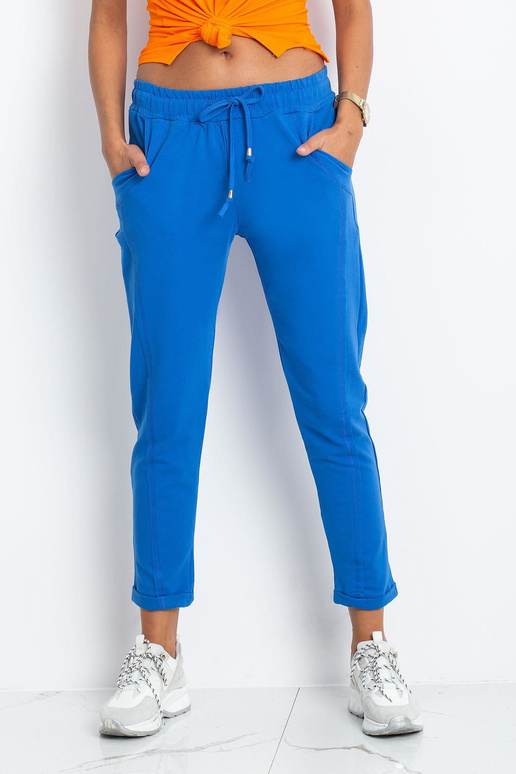 Zilas bikses Pieejamas